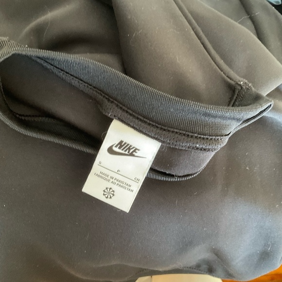 Nike Women's Oversized black sweatshirt - Picture 4 of 4